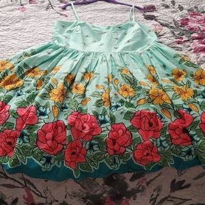 Unique vintage flower and bumble bee dress
